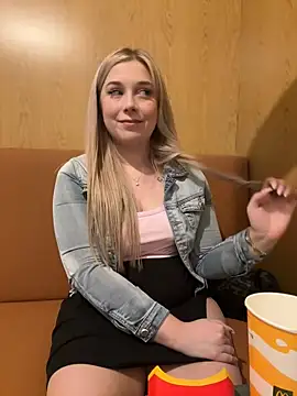 Snapshot of CherryAuroraa chatting on 12, 2, 2025 CherryAuroraa online show from 12, 2, 2025