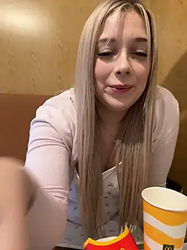 Snapshot of CherryAuroraa chatting on 23, 2, 2025 CherryAuroraa online show from 23, 2, 2025