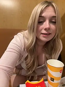 Snapshot of CherryAuroraa chatting on 26, 2, 2025 CherryAuroraa online show from 26, 2, 2025