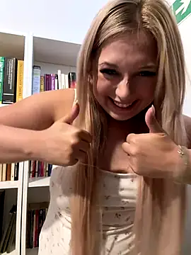 Snapshot of CherryAuroraa chatting on 19, 9, 2025 CherryAuroraa online show from 19, 9, 2025