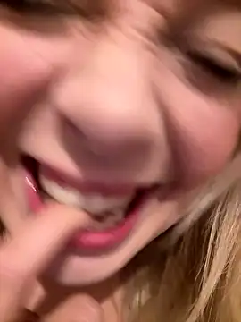 Snapshot of CherryAuroraa chatting on 5, 10, 2025 CherryAuroraa online show from 5, 10, 2025