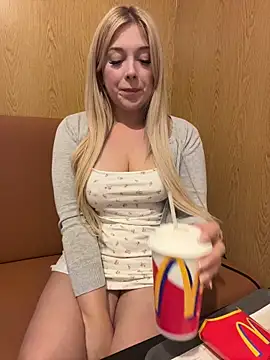 Snapshot of CherryAuroraa chatting on 11, 10, 2025 CherryAuroraa online show from 11, 10, 2025