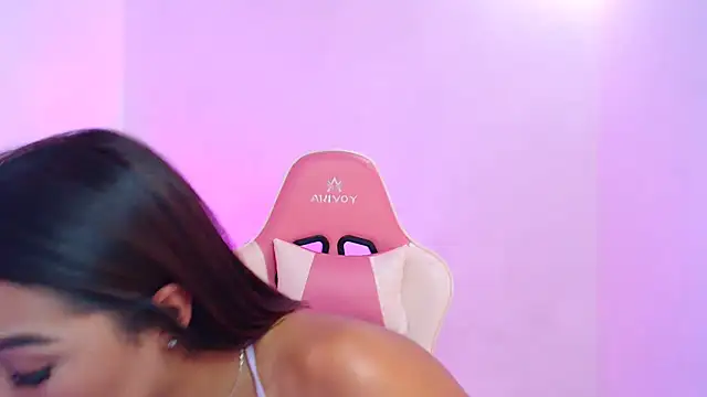 GiltRosebush online show from 12, 3, 2025