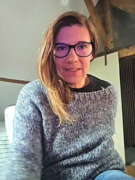 Snapshot of Lina_lou4 chatting on 21, 11, 2025 Lina lou4 online show from 21, 11, 2025