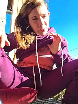 Snapshot of Lina_lou4 chatting on 14, 12, 2025 Lina lou4 online show from 14, 12, 2025