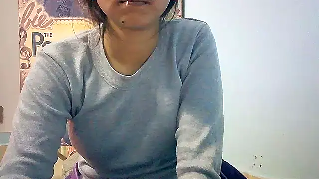 Snapshot of lovelydesi21 chatting on 10, 1, 2025 lovelydesi21 online show from 10, 1, 2025