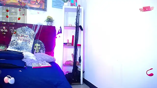 Snapshot of louise_nails chatting on 4, 11, 2025 louise nails online show from 4, 11, 2025