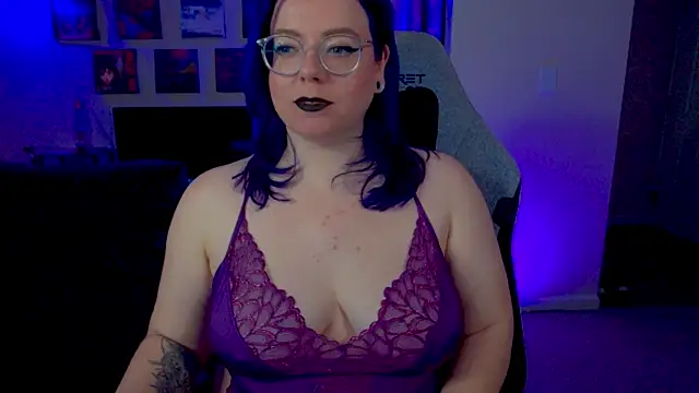 Snapshot of KiraSpitQueen chatting on 26, 4, 2026 KiraSpitQueen online show from 26, 4, 2026
