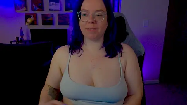 Snapshot of KiraSpitQueen chatting on 3, 5, 2026 KiraSpitQueen online show from 3, 5, 2026