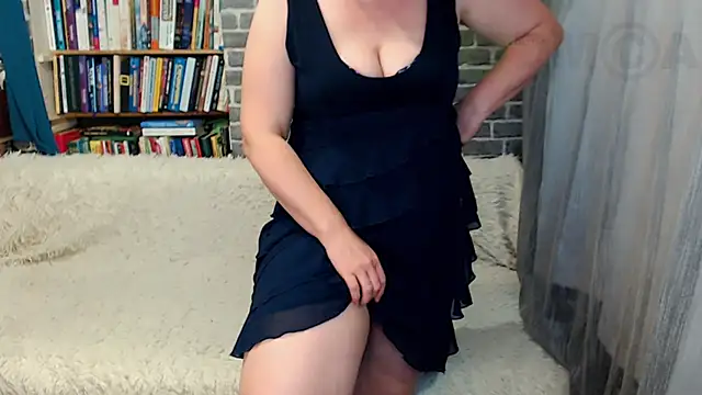 Snapshot of Rainbow_lady chatting on 18, 11, 2025 Rainbow lady online show from 18, 11, 2025