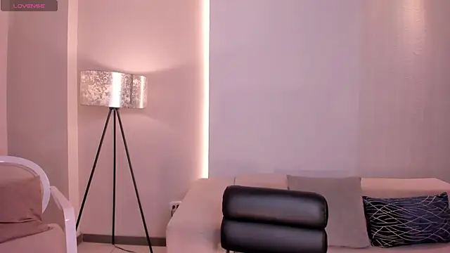 JuanitaClay online show from 10, 9, 2025