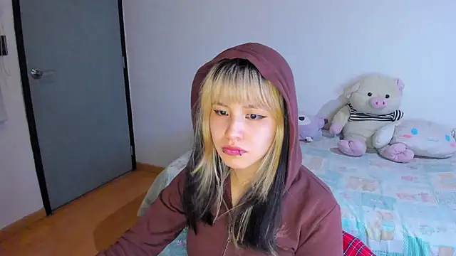 Akane-Mou online show from 6, 12, 2024