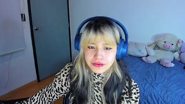 Akane-Mou online show from 4, 1, 2025