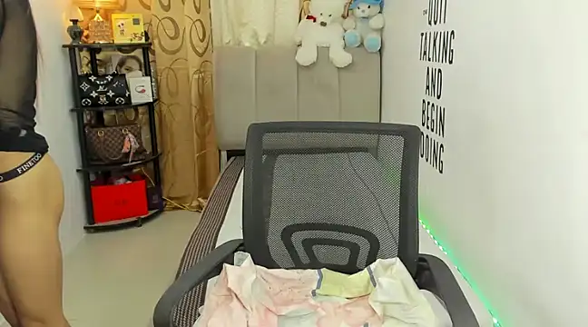 Snapshot of Trixie_Mattel21 chatting on 13, 1, 2025 Trixie Mattel21 online show from 13, 1, 2025