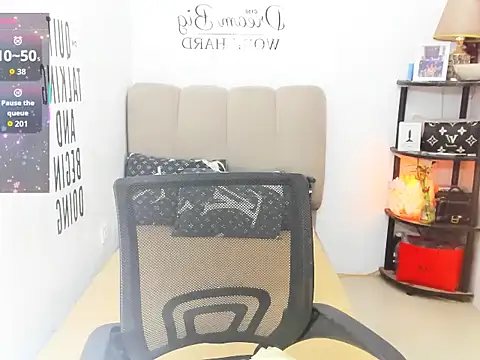 Snapshot of Trixie_Mattel21 chatting on 11, 3, 2026 Trixie Mattel21 online show from 11, 3, 2026