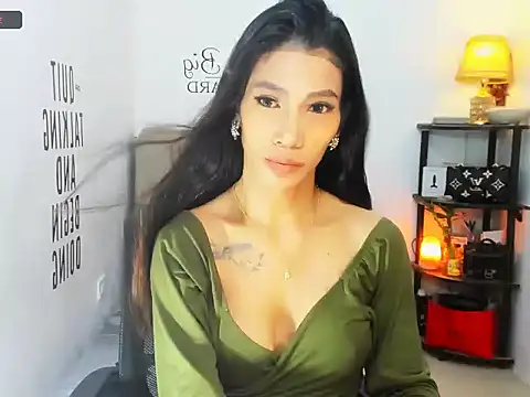 Snapshot of Trixie_Mattel21 chatting on 12, 4, 2026 Trixie Mattel21 online show from 12, 4, 2026