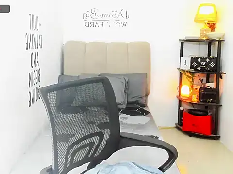 Snapshot of Trixie_Mattel21 chatting on 13, 4, 2026 Trixie Mattel21 online show from 13, 4, 2026