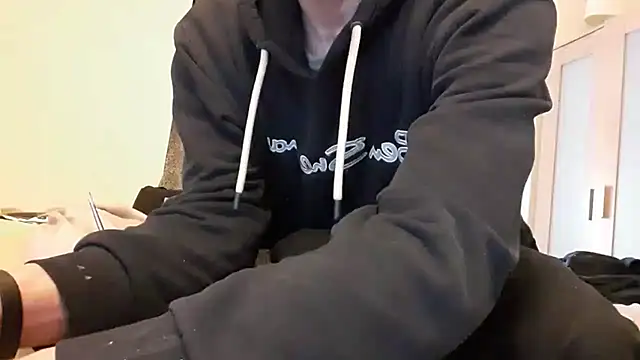 uk-bobbie-uk online show from 6, 2, 2025