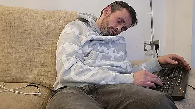 uk-bobbie-uk online show from 17, 11, 2025