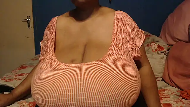 CUTEFIRMMELONSS online show from 12, 10, 2025