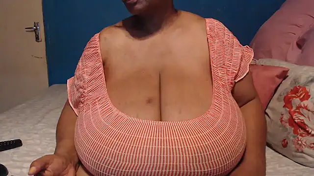 CUTEFIRMMELONSS online show from 15, 10, 2025