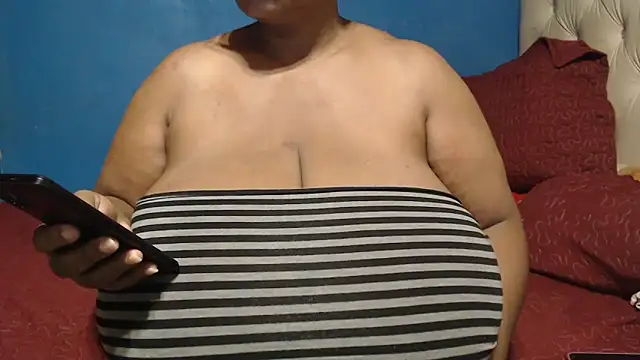 CUTEFIRMMELONSS online show from 15, 4, 2026