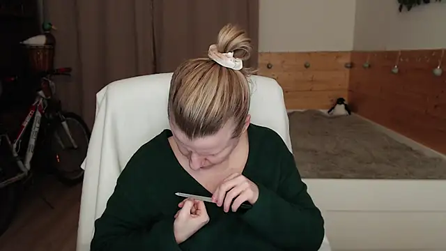 Snapshot of Exponent_5 chatting on 3, 12, 2024 Exponent 5 online show from 3, 12, 2024