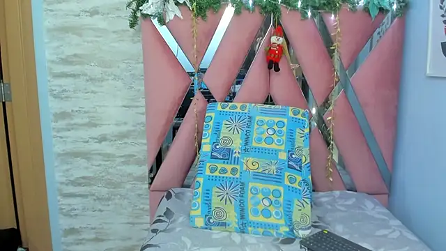 Snapshot of lara_murphy chatting on 19, 12, 2024 lara murphy online show from 19, 12, 2024