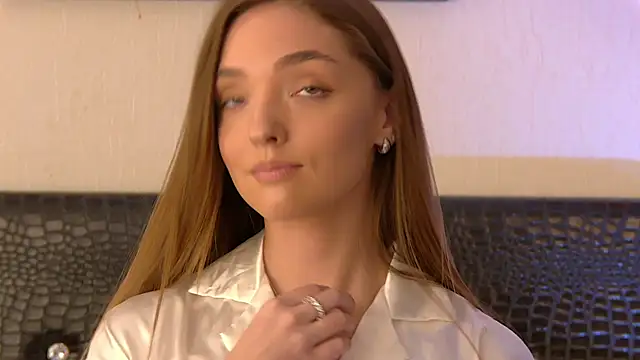 VirginieCruz online show from 1, 3, 2025