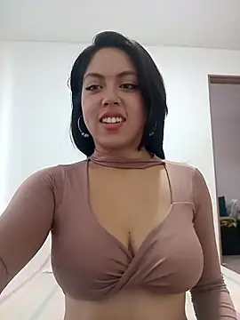 Snapshot of leah_passion chatting on 7, 5, 2026 leah passion online show from 7, 5, 2026