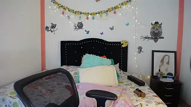 naughty girl 4u online show from 27, 2, 2025