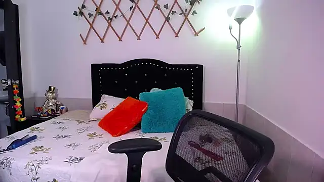 naughty girl 4u online show from 18, 11, 2025