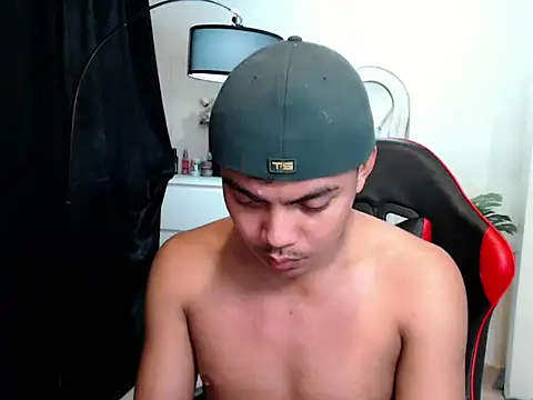 asianboyhunt online show from 15, 4, 2026