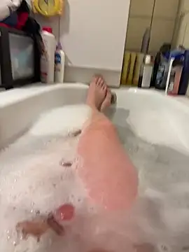 Snapshot of David19932908 chatting on 18, 11, 2025 David19932908 online show from 18, 11, 2025