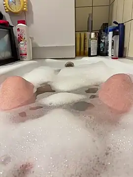 Snapshot of David19932908 chatting on 2, 12, 2025 David19932908 online show from 2, 12, 2025