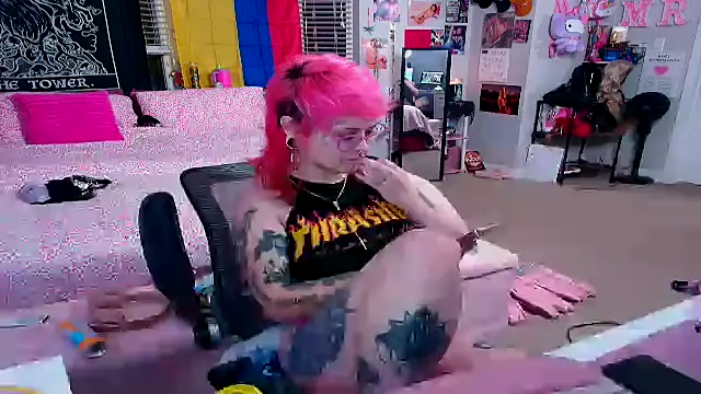 Snapshot of MissRomero chatting on 23, 11, 2025 MissRomero online show from 23, 11, 2025