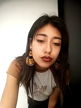 Snapshot of Scarlet_wd18 chatting on 12, 3, 2025 Scarlet wd18 online show from 12, 3, 2025