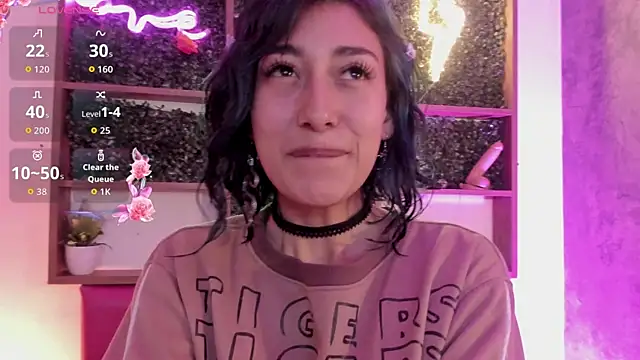 Snapshot of Scarlet_wd18 chatting on 3, 10, 2025 Scarlet wd18 online show from 3, 10, 2025