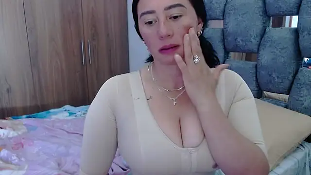 sara hott 1 online show from 22, 1, 2025