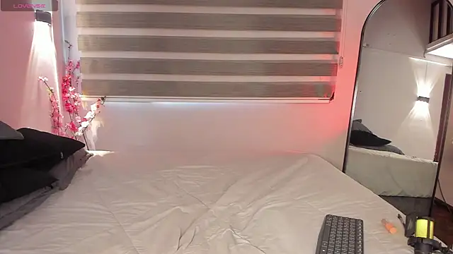 MERIDA TAYLOR online show from 6, 10, 2025