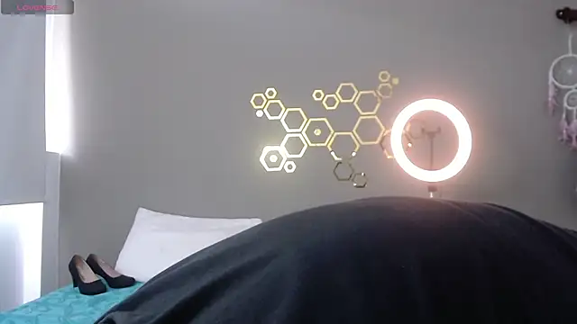 adriscute online show from 8, 1, 2025