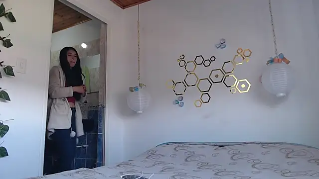 adriscute online show from 28, 2, 2025