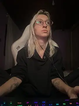 bunnydark00 online show from 28, 9, 2025