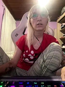 bunnydark00 online show from 4, 11, 2025