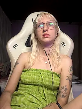 bunnydark00 online show from 6, 11, 2025