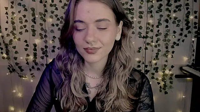 Snapshot of risha_laas chatting on 1, 2, 2025 risha laas online show from 1, 2, 2025