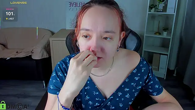 Snapshot of Fera1_Berry chatting on 8, 11, 2025 Fera1 Berry online show from 8, 11, 2025