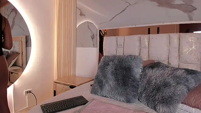 Snapshot of Naughty__Mom chatting on 5, 5, 2026 Naughty Mom online show from 5, 5, 2026
