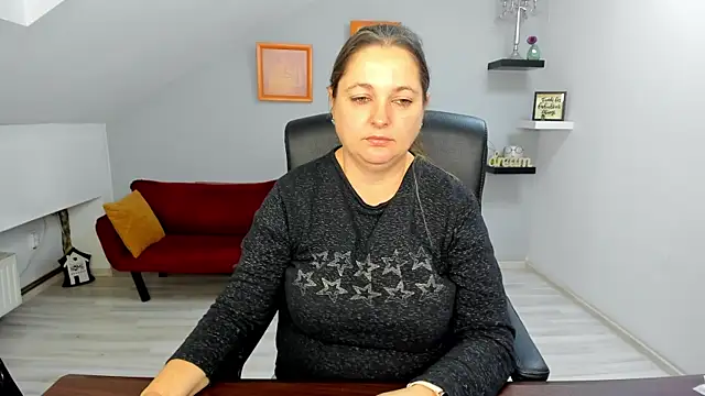 LollaGirl online show from 15, 12, 2025