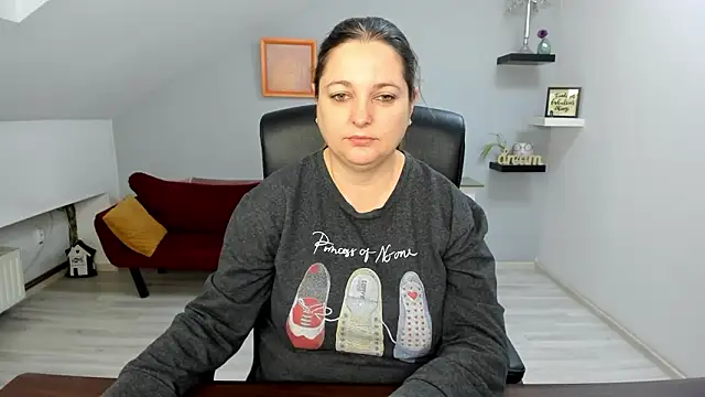 LollaGirl online show from 10, 2, 2026